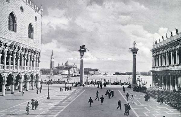 Itali, 1930, Veneti, Vicenza. Satelliet der Dogenstad. Plazetta di S. Marco te Veneti. Op den voorgrond de beide beroemde Vaticaansche Zuilen