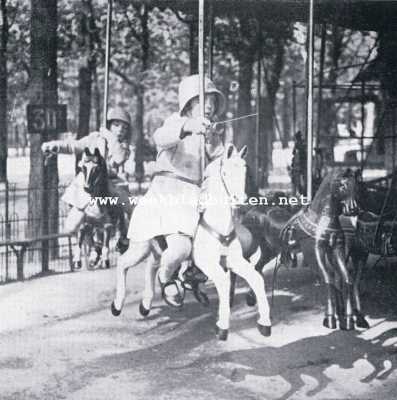 Frankrijk, 1930, Parijs, Natuur en aanplant te Parijs. Kinderdraaimolen in de Champs Elyses