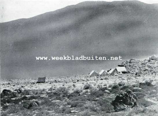 Amerika, 1930, Onbekend, Onze tocht naar Pyramid-Lake, Nevada. Naar Pyramid-Lake. Landschap met tenten