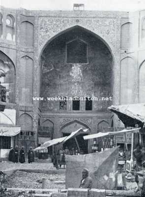 Iran, 1930, Isfahan, Zwerftochten door en in Perzi. Ingang van den Bazar in Isfahan