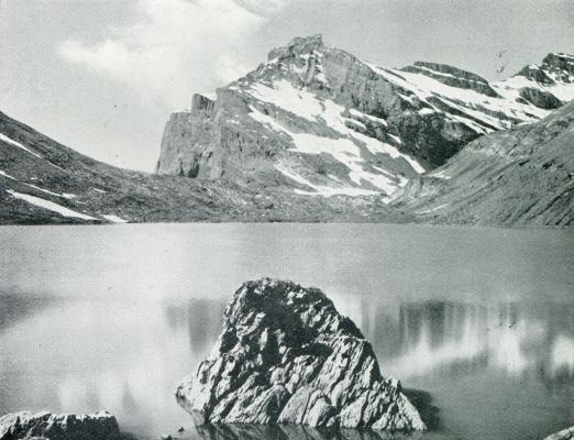 IN HET BERNER OBERLAND. DE DAUBENSEE BIJ KANDERSTEG