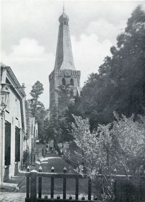 Gelderland, 1931, Barneveld, BARNEVELD. DE TORENSTRAAT, MET GEZICHT OP DEN JAN VAN SCHAFFELAARSTOREN