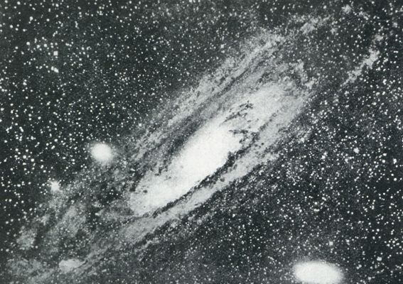 Onbekend, 1931, Onbekend, DE GROOTE NEVELVLEK IN HET STERREBEELD ANDROMEDA