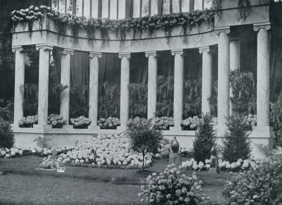 Onbekend, 1931, Onbekend, Primavera. Een weelde van hortensia's en gouden regen