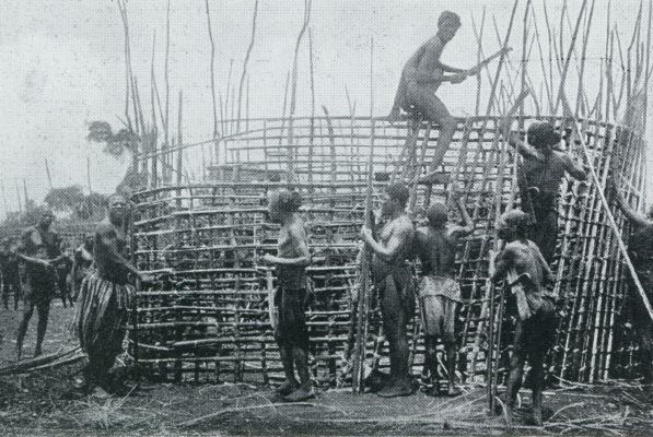 Kameroen, 1931, Onbekend, Een reis door Kameroen. Huisbouw in het grasland