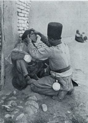 Iran, 1931, Onbekend, In een Perzische stad. De straatbarbier