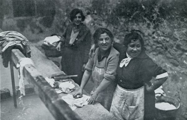 Frankrijk, 1931, Marseille, Marseille. Bij de wasch in Oud-Marseille