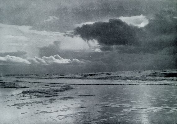 Noord-Holland, 1931,  Egmond aan Zee, Egmont bijder See. Storm op komst bij Egmond aan Zee