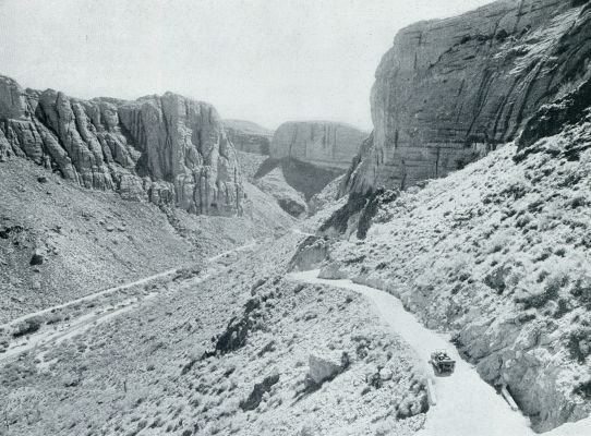 Amerika, 1931, Onbekend, In een der natuur-schatkamers van Arizona. De Fish Creek Canyon in Arizona