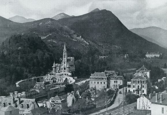 Frankrijk, 1931, Lourdes, Uit de Fransche Pyreneen. Lourdes