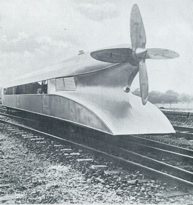 Het nieuwste technische wonder. De zeppelin op de rails. Achterstuk van den zeppelin op rails