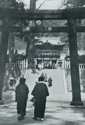 Japan, 1931, Nikko, Gewijde plaatsen in Japan. In het tempelpark te Nikko