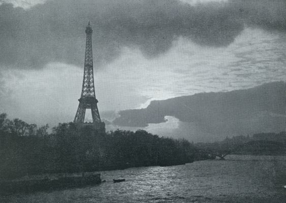Frankrijk, 1931, Parijs, Avonden van Parijs. De Eiffeltoren in den avond