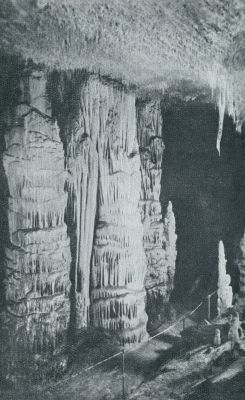 De grotten van Postumia. De Tweelingen
