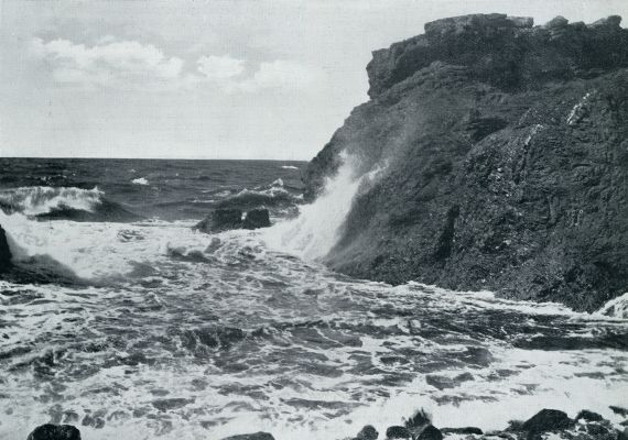 Denemarken, 1931, Onbekend, Bornholm. Branding bij de Lwenklippen aan de kust van Bornholm