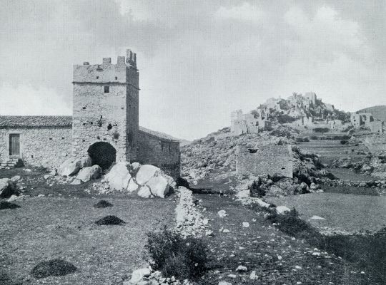 Frankrijk, 1931, Chteauneuf de Contes, Even buiten Nice. Rune van het oude feudale Chateauneuf-de-Contes