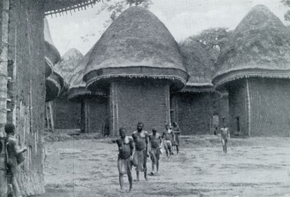 Afrika, 1931, Onbekend, De Bamilik's. Bamilik-dorp