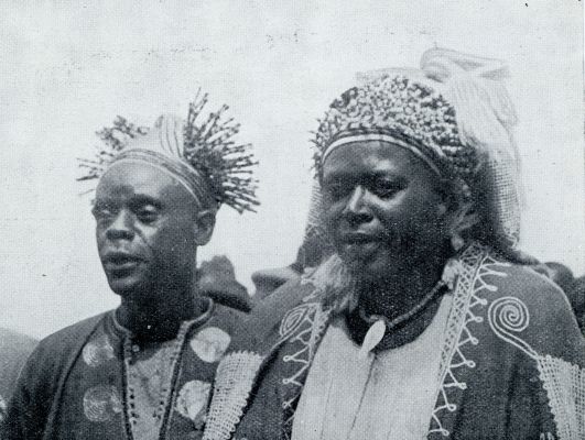 Afrika, 1931, Onbekend, De Bamilik's. Bamilik-stamhoofden in het Dschanggebied