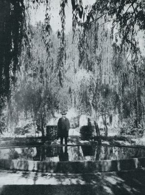 Iran, 1931, Isfahan, Zwerftochten in en door Perzi. Isfahan. Een Perziche tuin zonder vijveris geen tuin