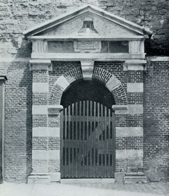 Zuid-Holland, 1931, Rijnsburg, Om en bij de Geesten. De poort van den toren te Rijnsburg