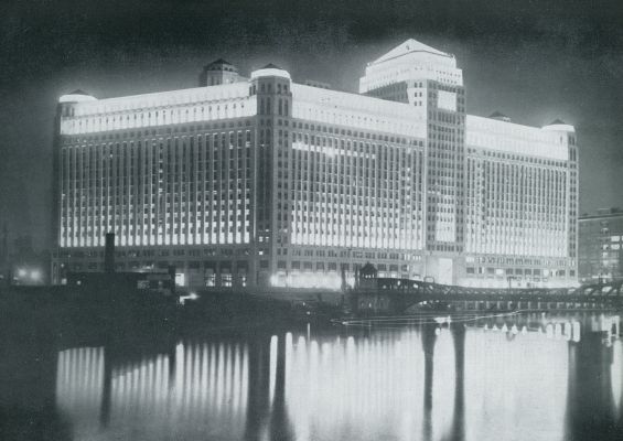 Amerika, 1931, Chicago, Chicago. Merchandise Market, met zijn 25 verdiepingen en 100 acres vloerruimte is dit het grootste gebouw ter wereld