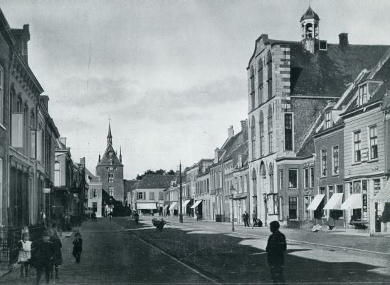 Utrecht, 1931, Vianen, Vianen, Groote Straat met Lekpoort en Stadhuis