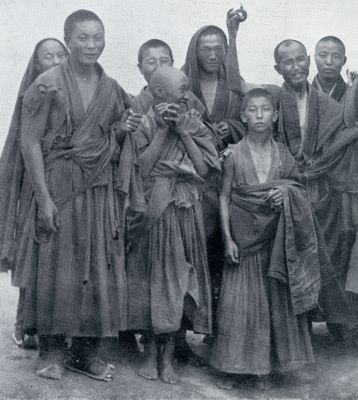 Lama-novicen in een Mongoolsch klooster