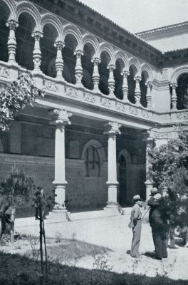 Spanje, 1932, Zaragosa, De Kastiliaansche Hoogvlakte. Patio van het Palacio de Museos te Zaragosa
