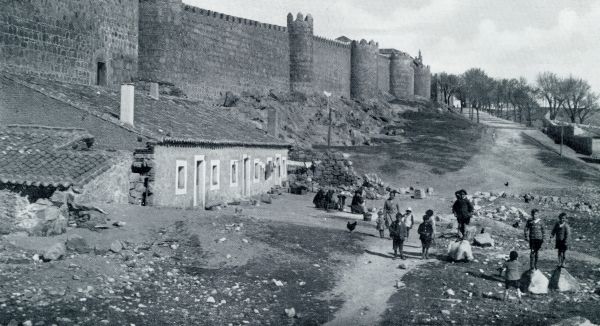 Spanje, 1932, vila, De Kastiliaansche Hoogvlakte. Buiten de stadsmuren van vila