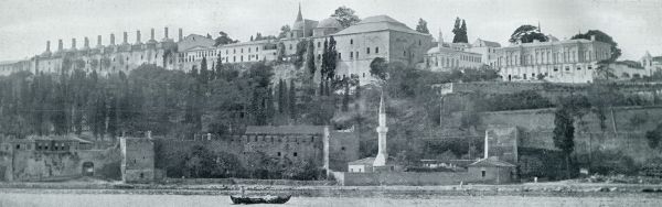 Turkije, 1932, Istanbul, Het Paradijs van den Orint. Gebouwen van het oude Serail te Constantinopel, gezien uit de Zee van Marmora