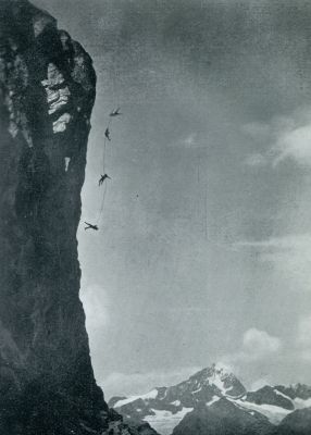 Onbekend, 1932, Onbekend, Een nagemaakte Alpenwereld. Een bergongeluk? Neen, poppetjes worden van een rots geworpen