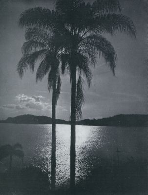 Brazili, 1932, Rio de Janeiro, AVOND AAN DE BRAZILIAANSCHE KUST BIJ RIO DE JANEIRO