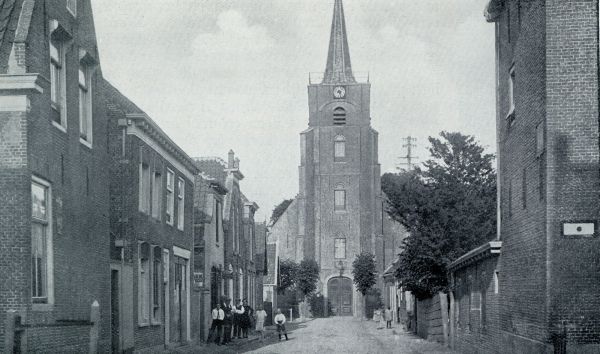 Zuid-Holland, 1932, Numansdorp, DORPSSTRAAT TE NUMANSDORP MET TOREN DER NED. HERV. KERK(1781)
