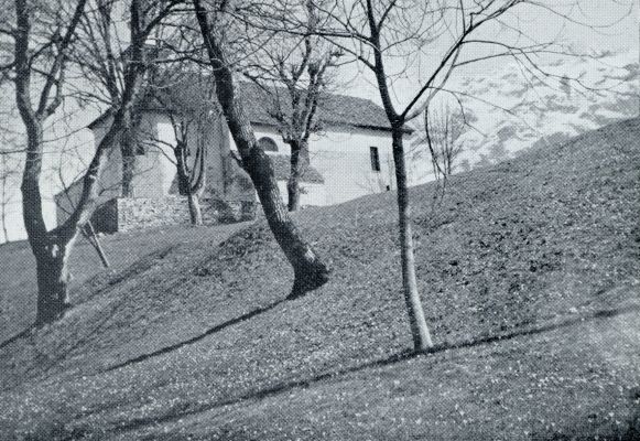 Zwitserland, 1932, Palagnedra, KERKJE VAN PALAGNEDRA TEGEN DEN SNEEUWMUUR IN HET CENTOVALLI-DAL