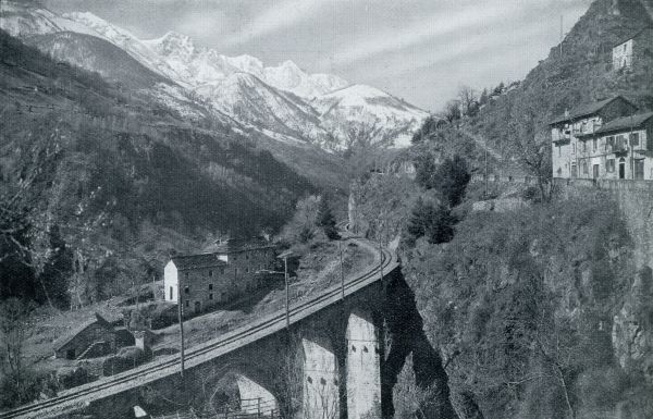 Zwitserland, 1932, Onbekend, BIJ DEN INGANG VAN- HET GENTOVALLI-DAL
