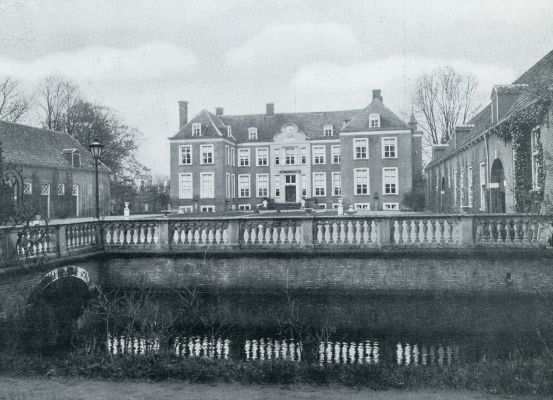 Gelderland, 1932, Lochem, VOORZIJDE VAN HET KASTEEL AMPSEN ( 1650) BIJ LOCHEM