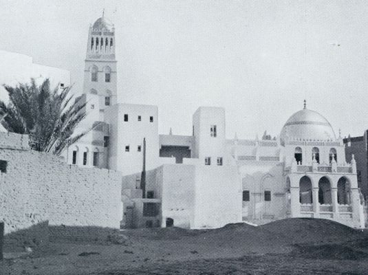 Jemen, 1932, Al Hudaydah, HOOFDMOSKEE TE HOREIDA. De vierkante bouw wijst op Indischen invtoed