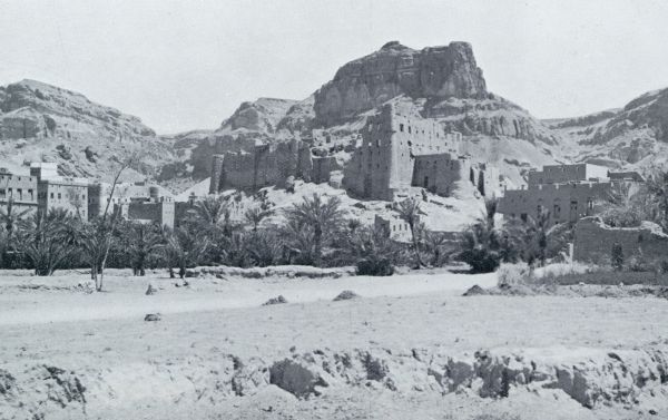 Jemen, 1932, Onbekend, EEN VERVALLEN BURCHT IN EEN STERVEND LAND