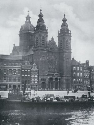 Noord-Holland, 1932, Amsterdam, DE KERK VAN DEN HEILIGEN NICOLAAS TE AMSTERDAM (GEBOUWD IN 1888)