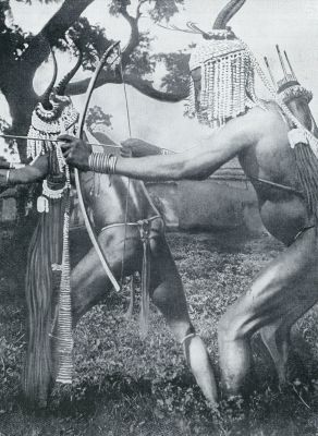 Afrika, 1932, Onbekend, BOOGSCHUTTERS UIT KONKOMBA IN TOGO