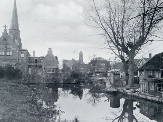 Zuid-Holland, 1932, Alphen aan den Rijn, LANGS OUDEN RIJN EN HOLLANDSCHEN IJSEL. GEZICHT OP ALFEN AAN DEN RIJN BIJ DE HOFLAAN