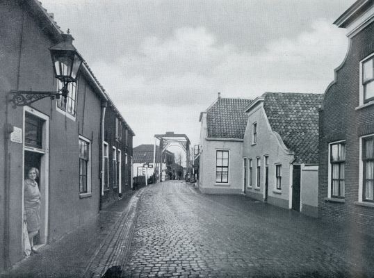 Zuid-Holland, 1932, Zwammerdam, DORPSSTRAAT MET RIJNBRUG TE ZWAMMERDAM
