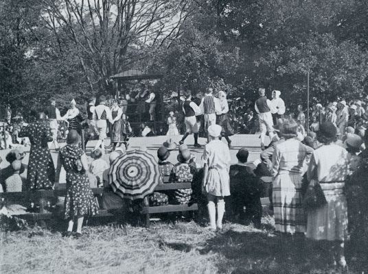 VOLKSDANSEN OP SKANSEN, HET OPENLUCHTMUSEUM TE STOCKHOLM