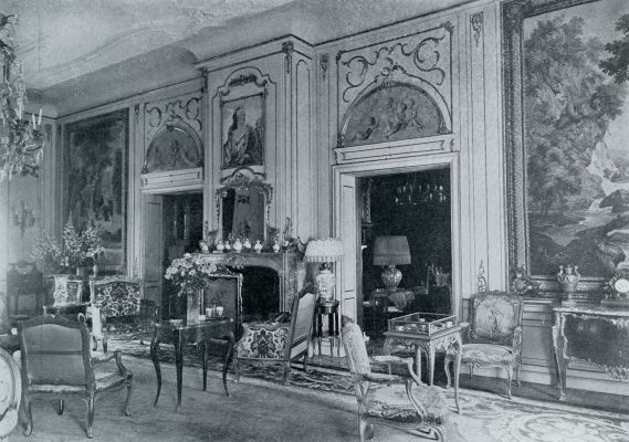 VOORSALON IN HUIZE DE HARTEKAMP