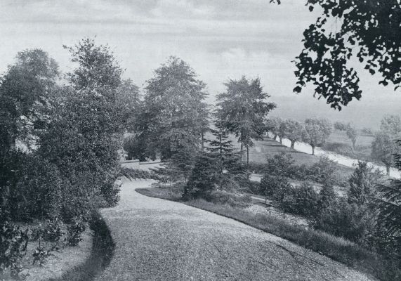 Gelderland, 1932, Ubbergen, GEZICHT VAN DEN BERG BIJ UBBERGEN AF OP DEN BEEKSCHEN WEG