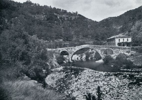 Frankrijk, 1932, Onbekend, EEN HOEK VAN DE CEVENNEN. OUDE BRUG