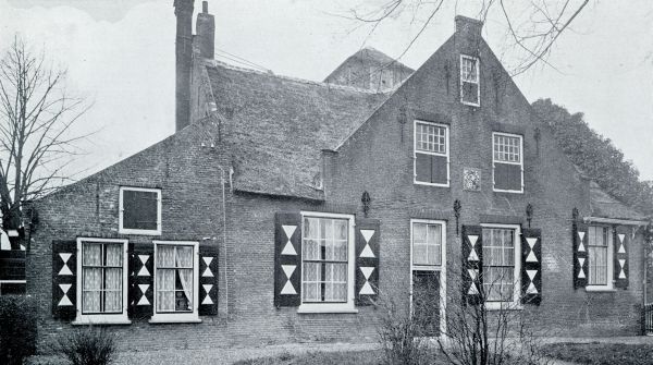 IN EN OM RIDDERKERK. VOORGEVEL VAN DE HOEVE HUIS TER WOUDEN