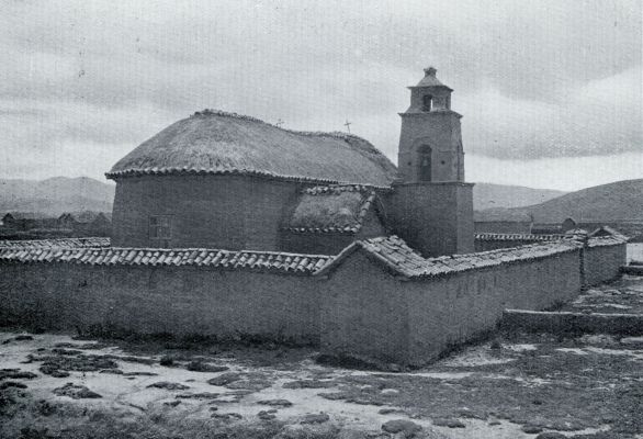 EEN INDIANEN-KERK OP 4100 M. HOOGTE IN BOLIVIA