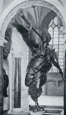 MERKWAARDIG EVENWICHT. HET BEELD VAN DE FAAM DOOR HENDRICK DE KEIJSER OP HET GRAFMONUMENT VAN WILLEM DN ZWIJGER IN DE NIEUWE KERK TE DELFT