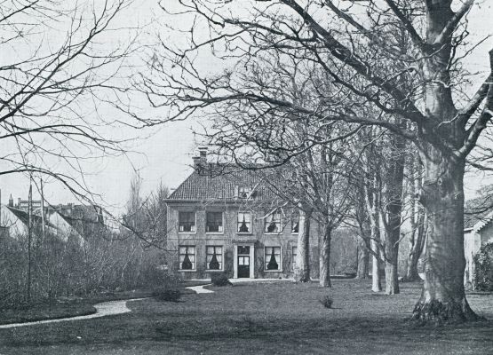 Zuid-Holland, 1932, Warmond, HUIZE GROOT LEERUST TE WARMOND. De beide afbeeldingen op deze blz., behoorende bij artikel Warmond en omgeving